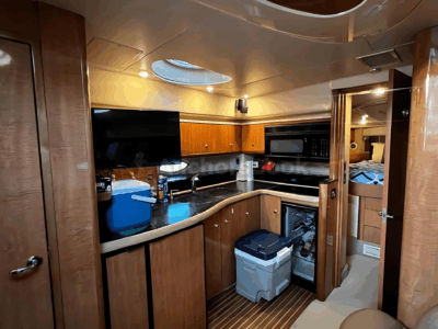 Cabo Luxury Yacht Charter – Private Crew & Snorkeling Adventure