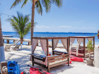 Cancún Private Catamaran with Snorkel and Open Bar