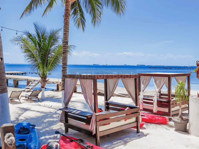 Cancún Private Catamaran to Isla Mujeres with Snorkeling & Lunch