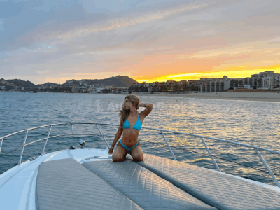 Cabo Luxury Yacht Charter – Private Crew & Snorkeling Adventure
