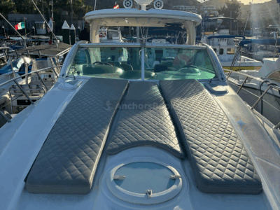 Cabo Luxury Yacht Charter – Private Crew & Snorkeling Adventure