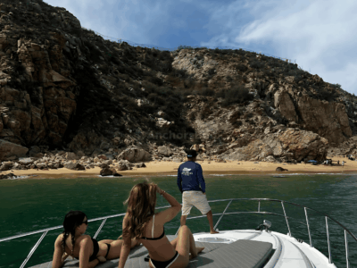 Cabo Luxury Yacht Charter – Private Crew & Snorkeling Adventure