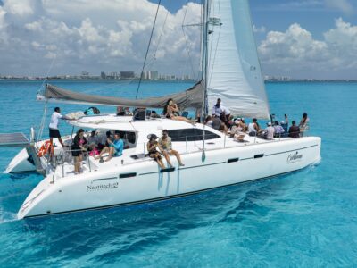 Cancún Private Catamaran with Snorkel and Open Bar