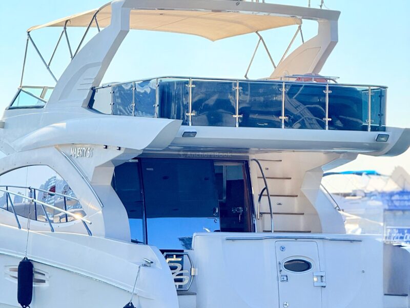 Luxury yacht charter Majesty 56