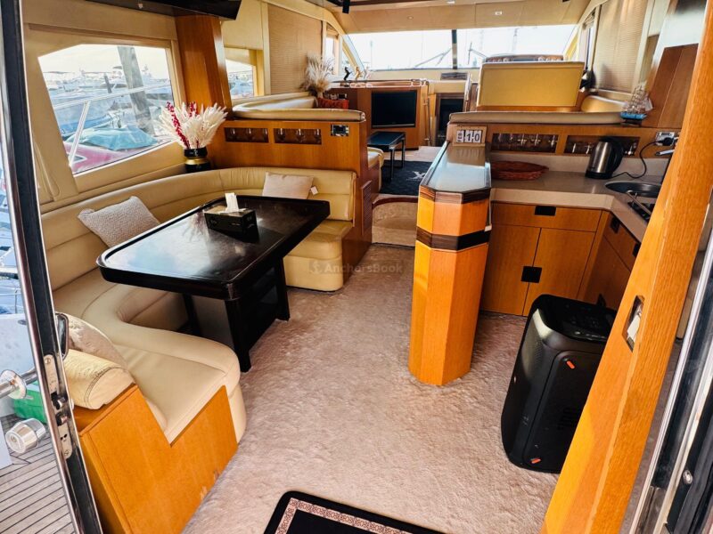 Luxury yacht charter Majesty 56