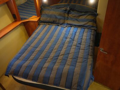 2 Hours Birthday Party 46ft Yacht With Cake, Decorations & Assorted Soft Drinks Included – Dinner Optional – (Up to 12PAX)