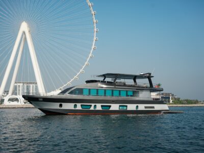 Premium Luxury 3-6 Hour Birthday Party 100ft Yacht With Cake, Decorations & Assorted Drinks Included – Dinner Optional – (Up to 50PAX)