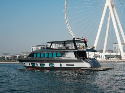 Premium Luxury 3-6 Hour Birthday Party 100ft Yacht With Cake, Decorations & Assorted Drinks Included – Dinner Optional – (Up to 50PAX)