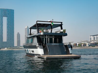 Premium Luxury 3-6 Hour Birthday Party 100ft Yacht With Cake, Decorations & Assorted Drinks Included – Dinner Optional – (Up to 50PAX)