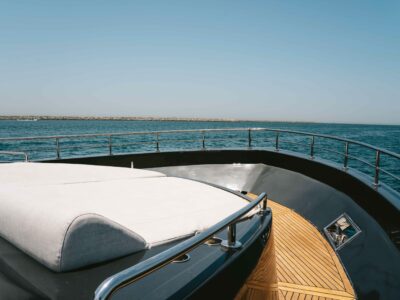 Premium Luxury 3-6 Hour Birthday Party 100ft Yacht With Cake, Decorations & Assorted Drinks Included – Dinner Optional – (Up to 50PAX)