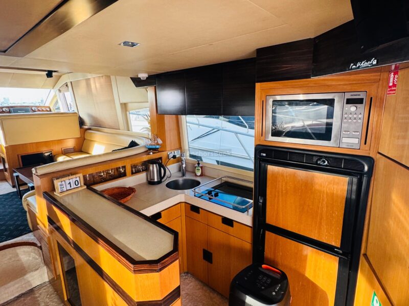 Luxury yacht charter Majesty 56
